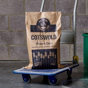 Matthews Cotswold Crunch Darkish Flour – 16kg